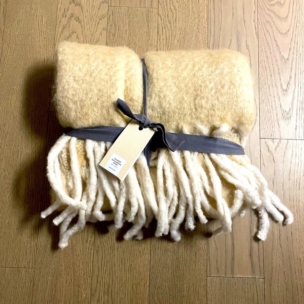 NWT- WEST ELM BRUSHED HERRINGBONE THROW BEIGE